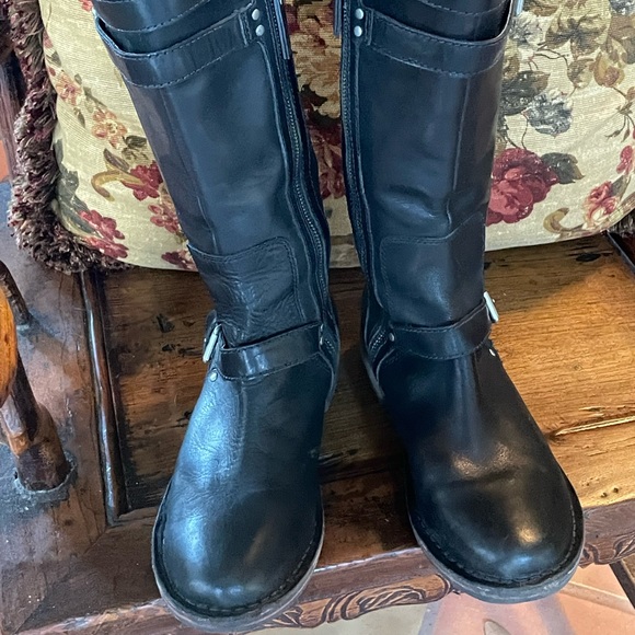 UGG black leather moto boots 8.5 - Picture 2 of 7